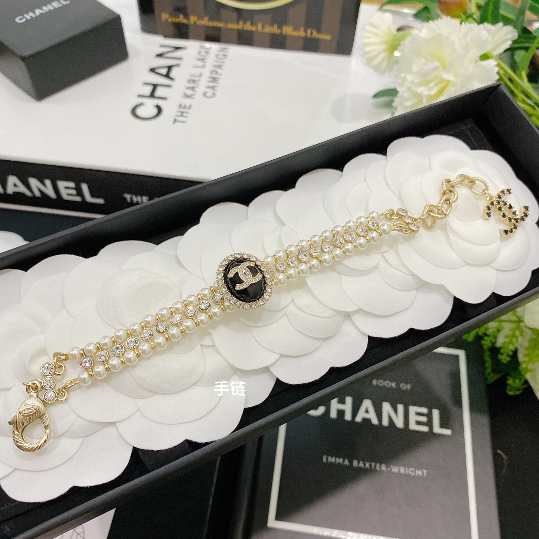 Chanel Necklace Pearl L