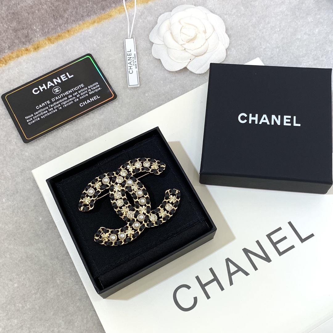 Chanel Brooch Pearl Black L