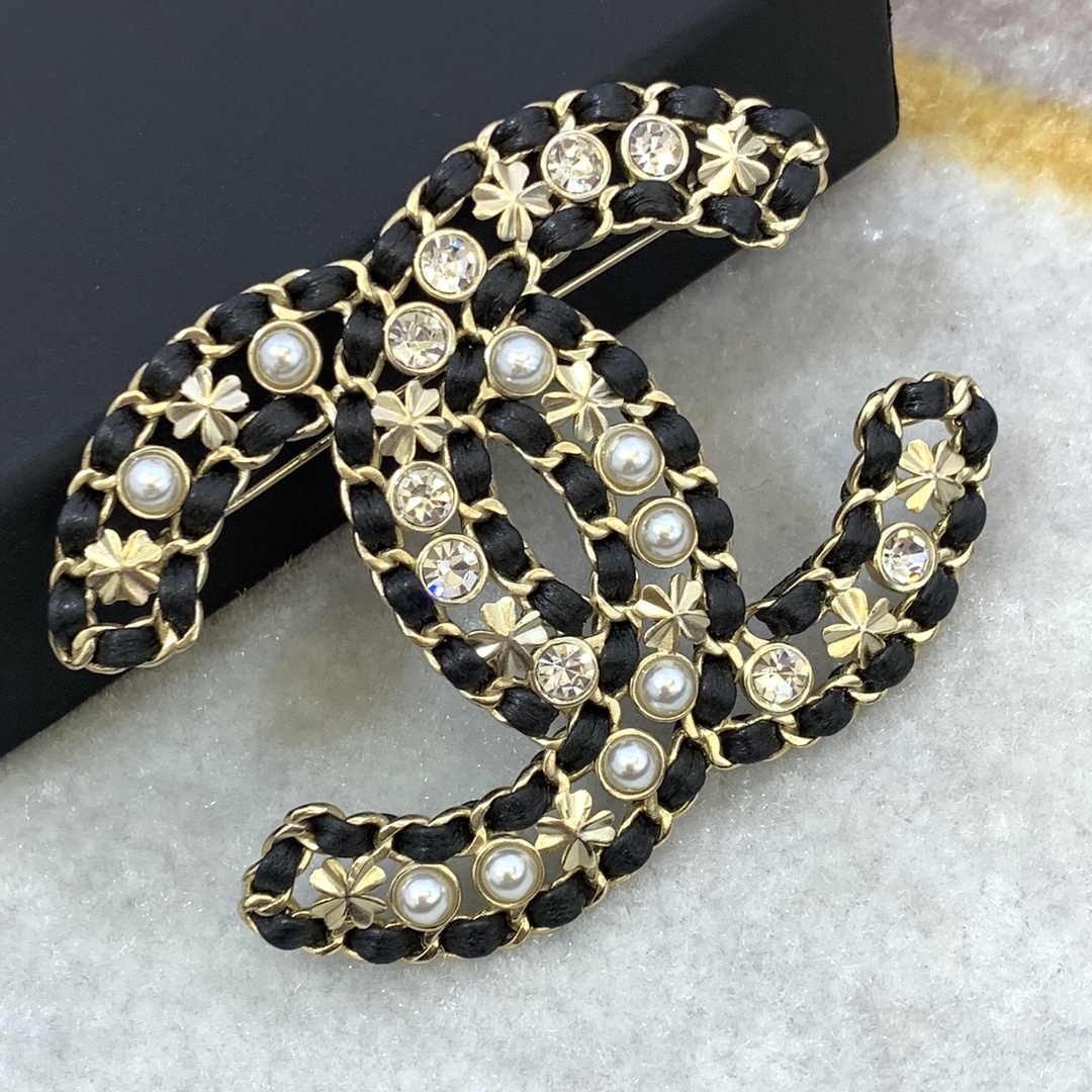 Chanel Brooch Pearl Black L
