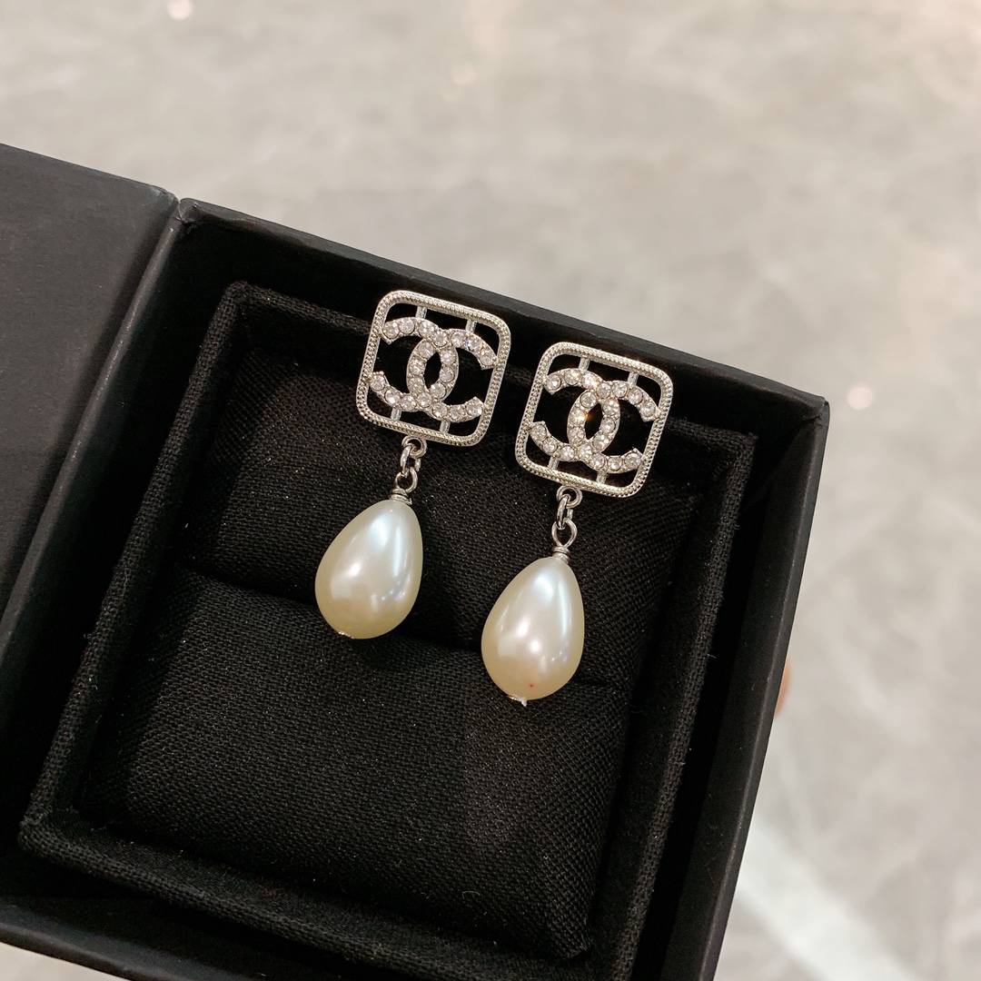 Chanel Basic Jewelry L