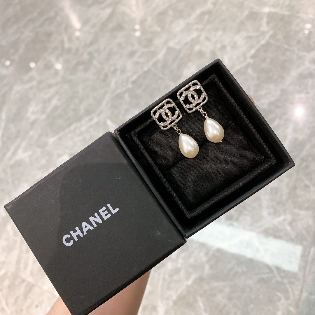 Chanel Basic Jewelry L