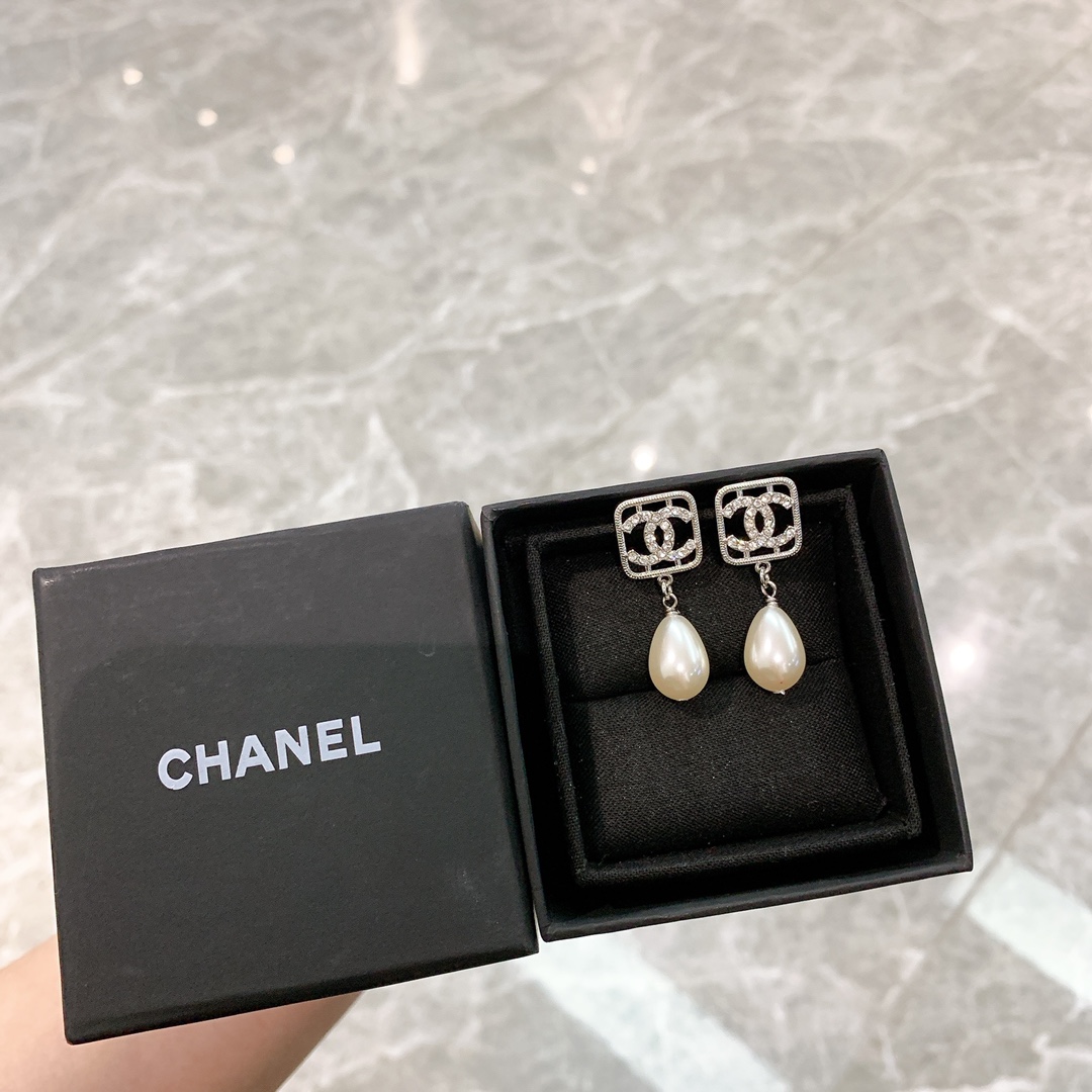 Chanel Basic Jewelry L