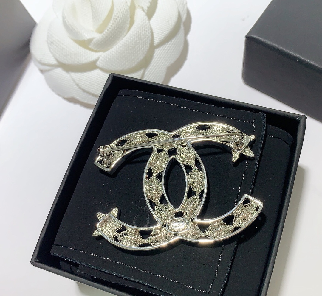 Chanel Brooch L