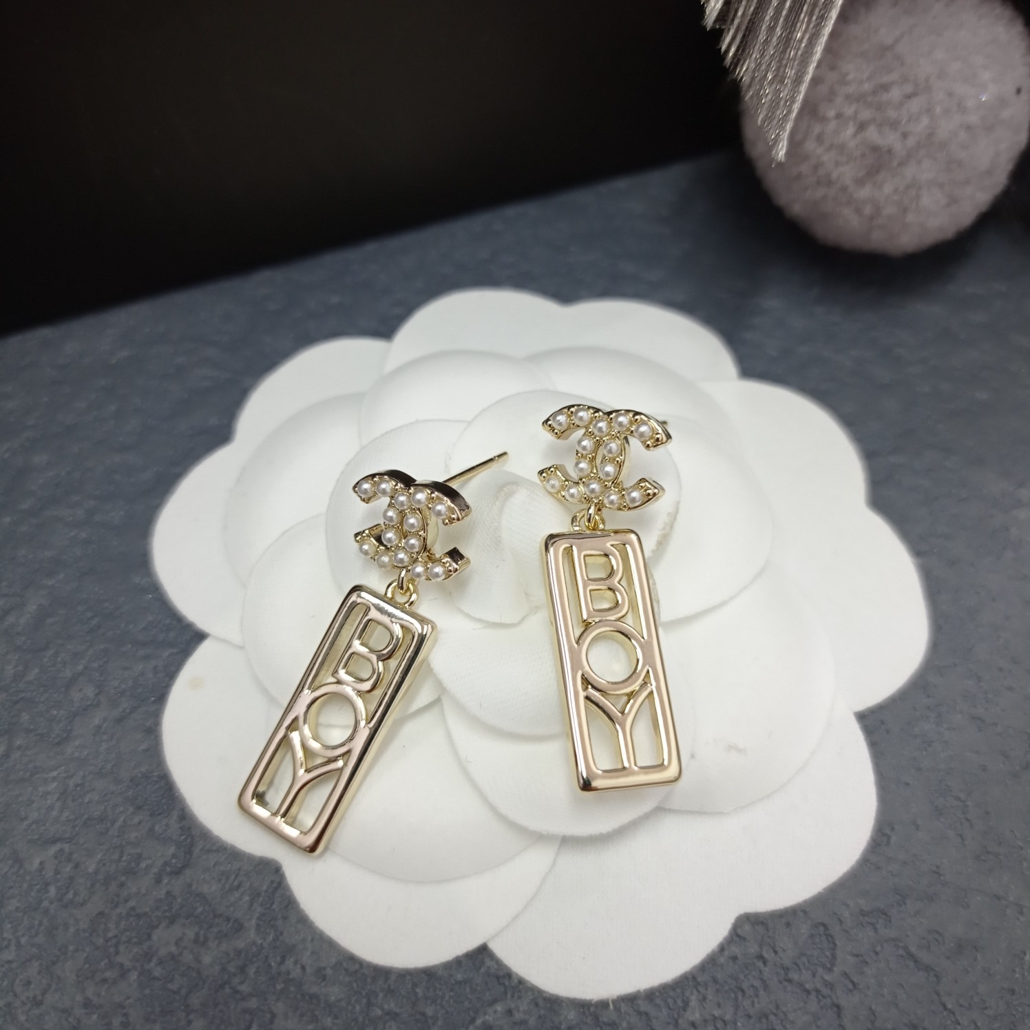 Chanel Male Earrings Pearl L