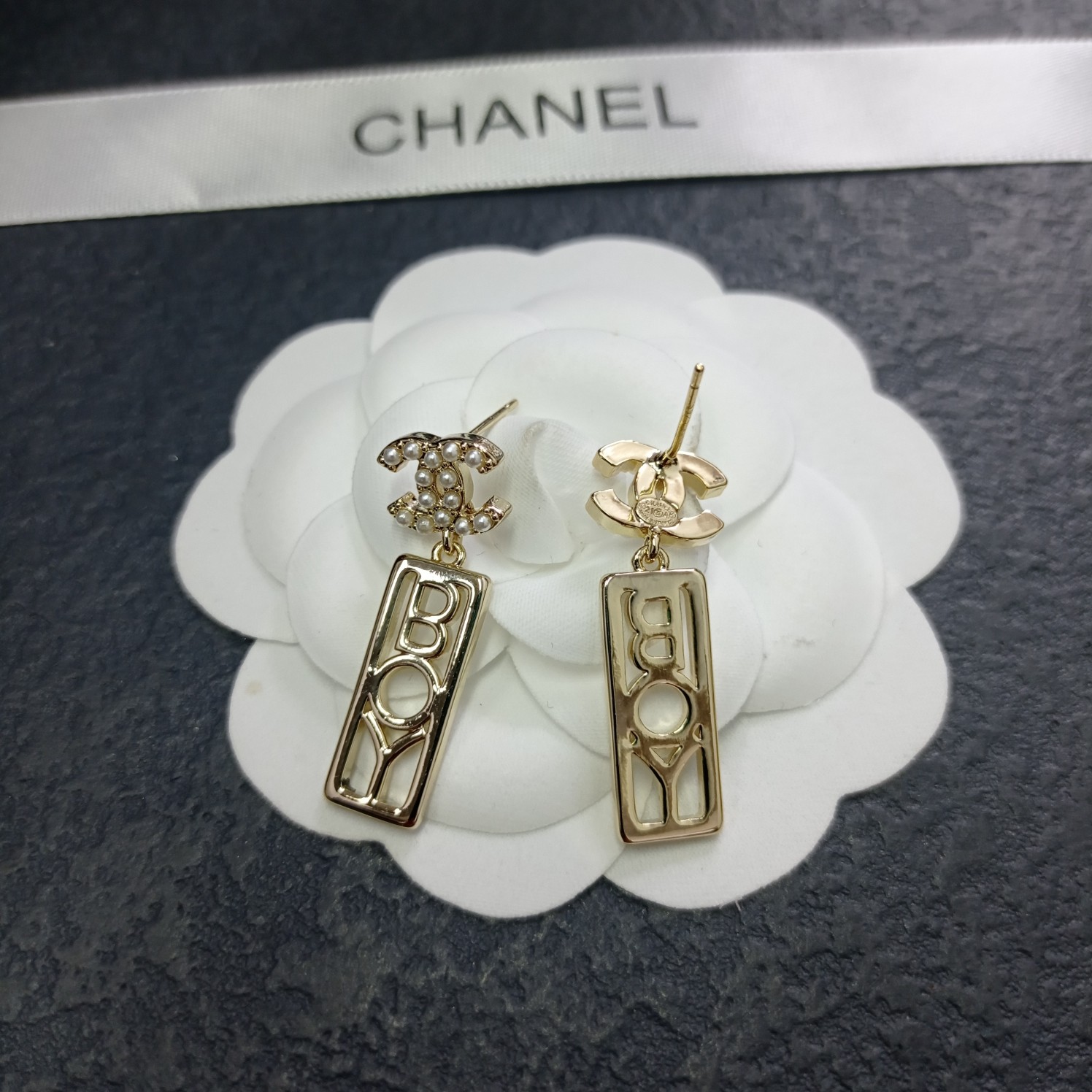 Chanel Male Earrings Pearl L
