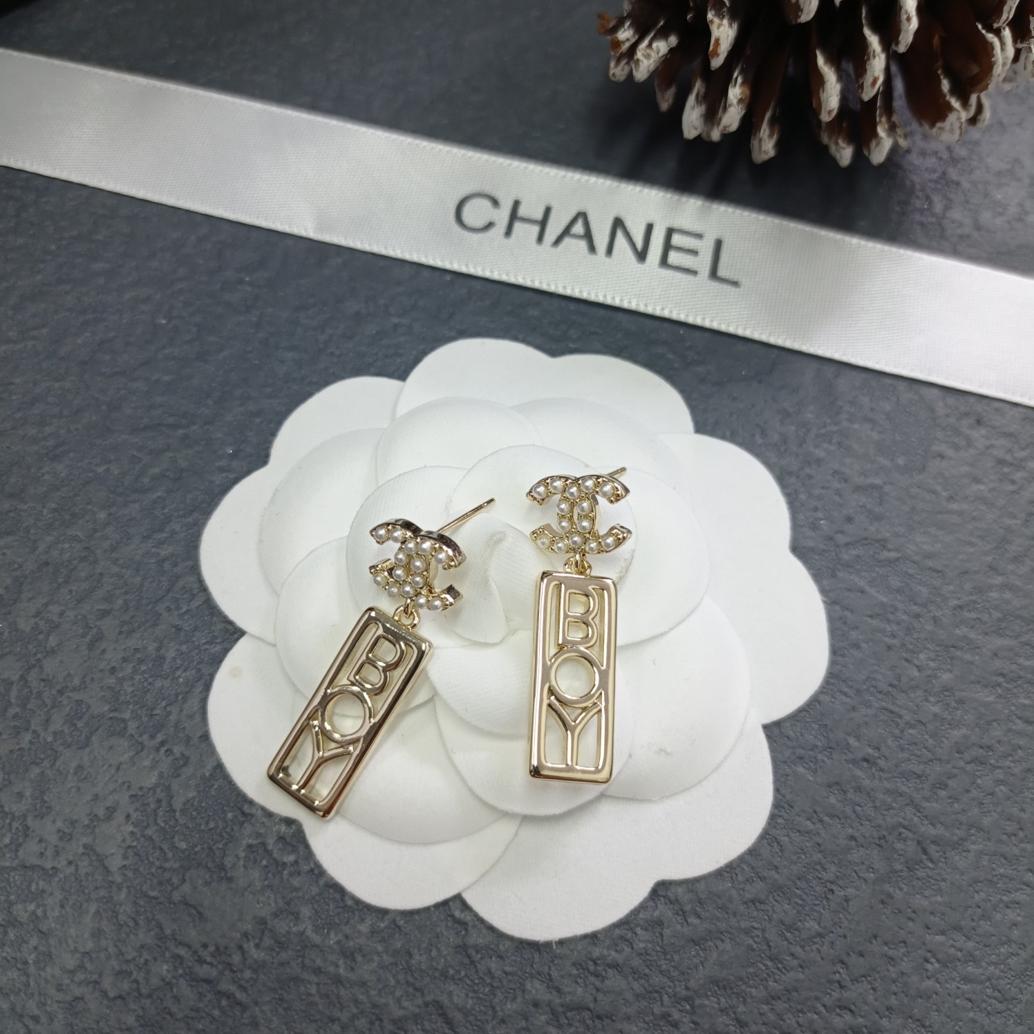 Chanel Male Earrings Pearl L