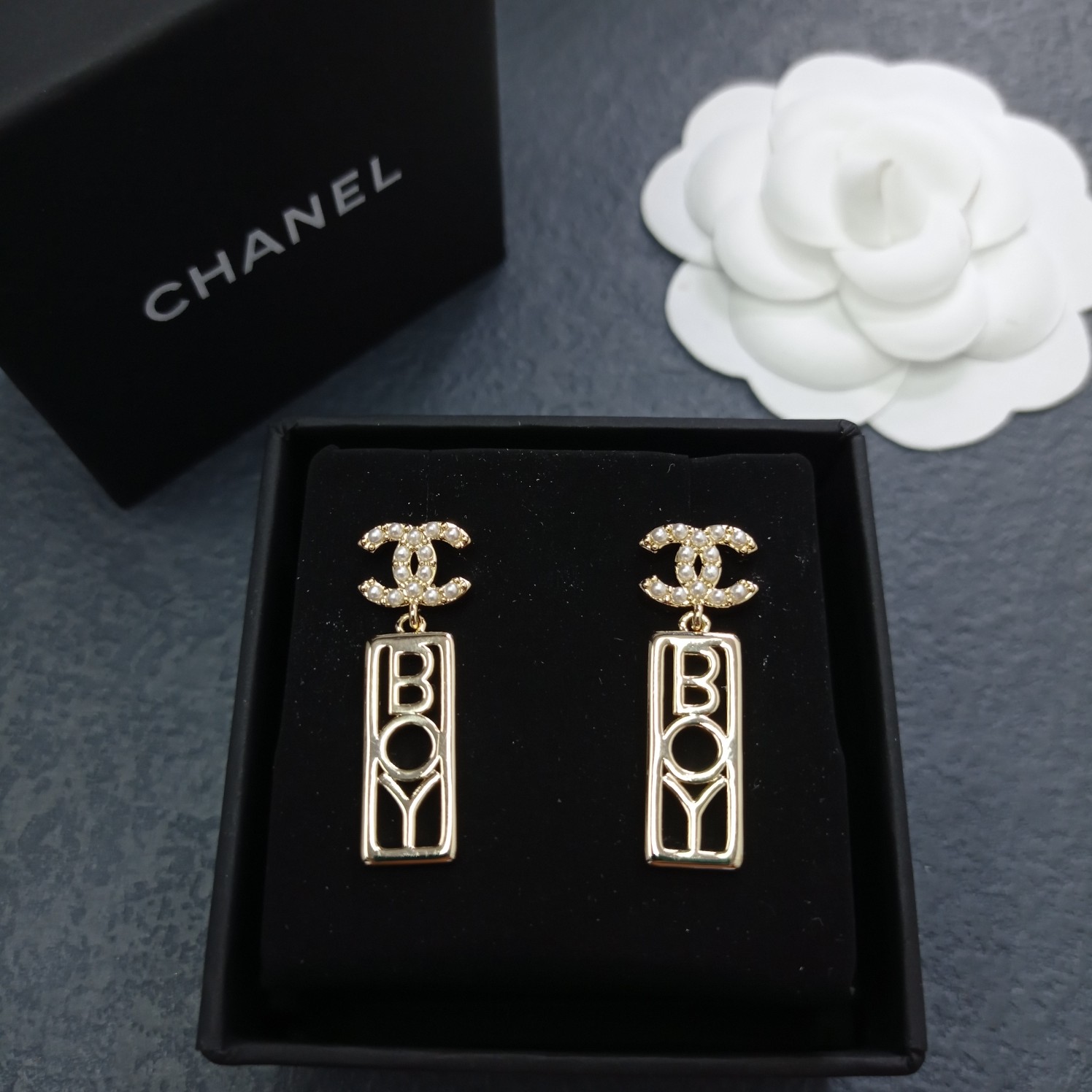 Chanel Male Earrings Pearl L