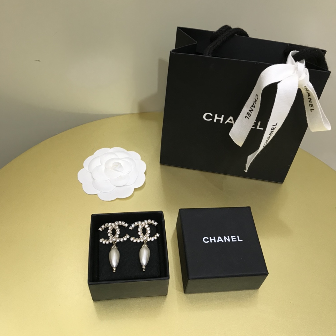 Chanel Earrings Pearl White L