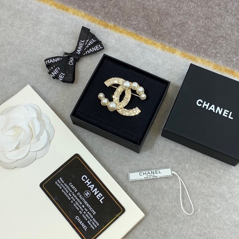 Chanel Brooch Pearl L