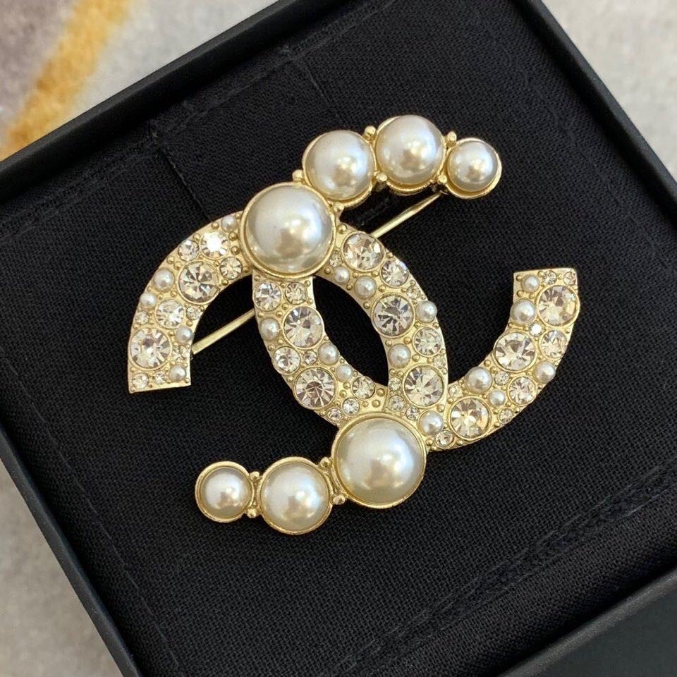 Chanel Brooch Pearl L