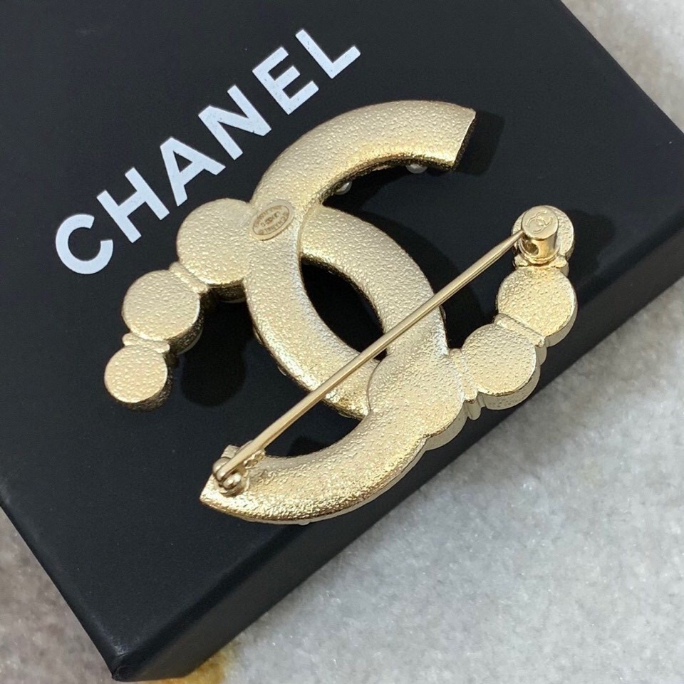 Chanel Brooch Pearl L