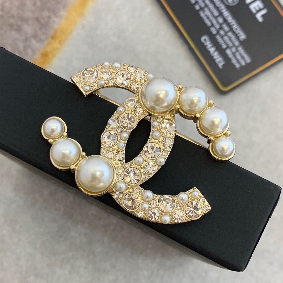 Chanel Brooch Pearl L