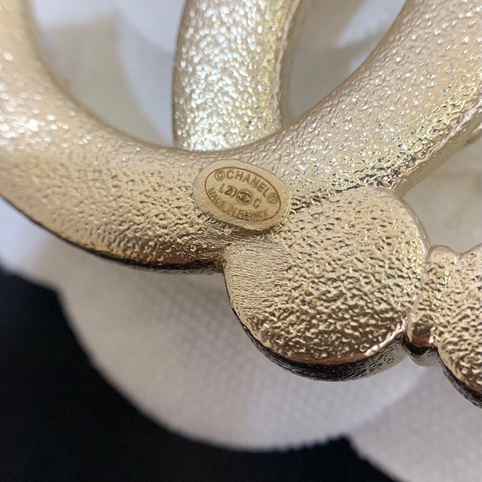 Chanel Brooch Pearl L