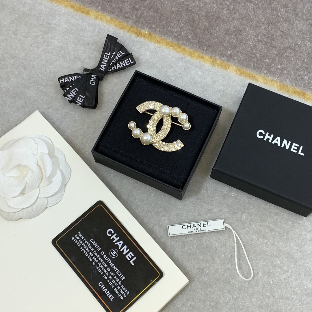 Chanel Brooch Pearl L