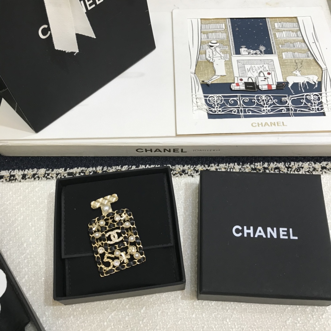 Chanel Brooch Pearl Black L
