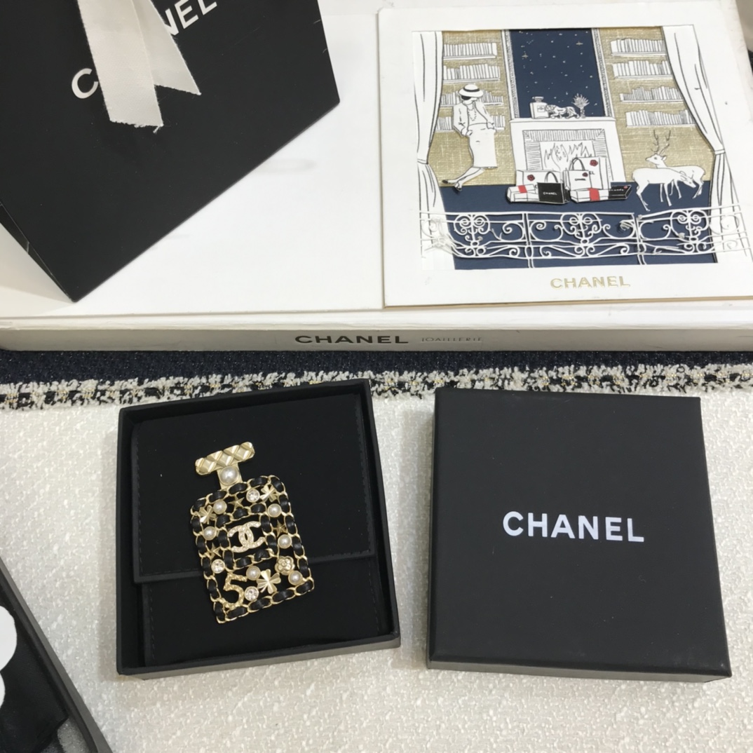 Chanel Brooch Pearl Black L