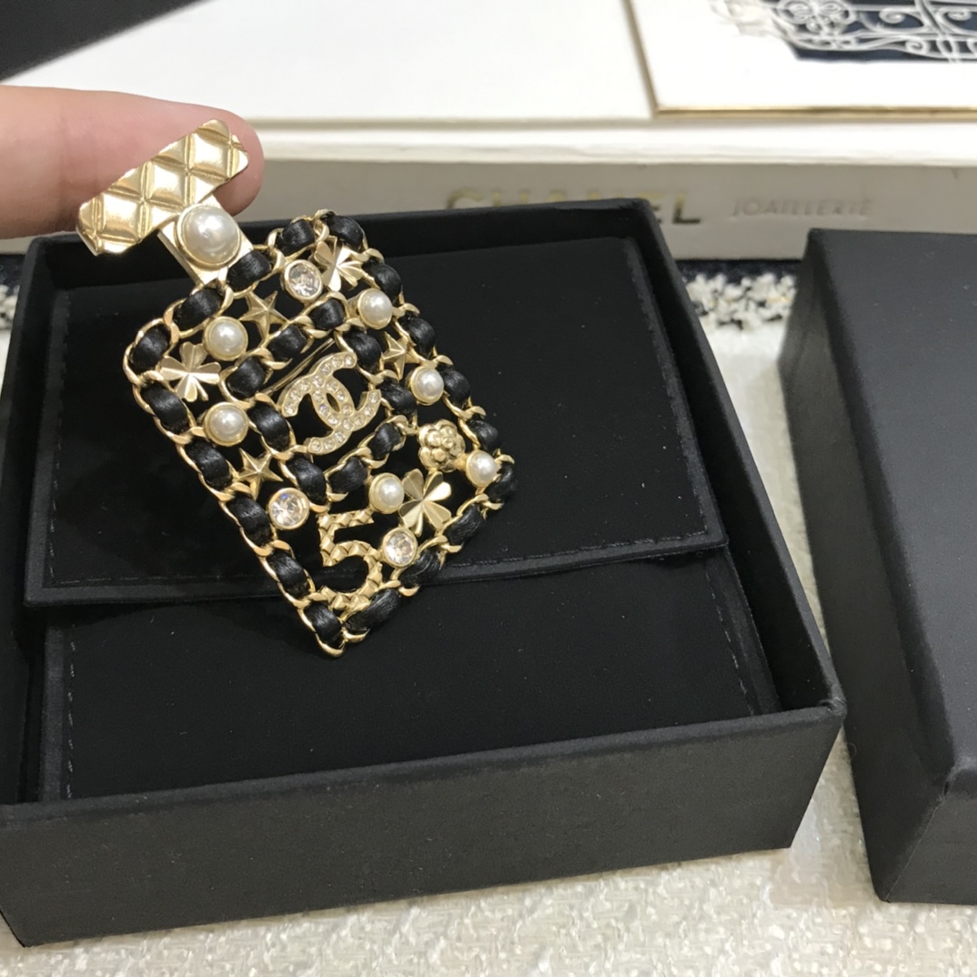Chanel Brooch Pearl Black L