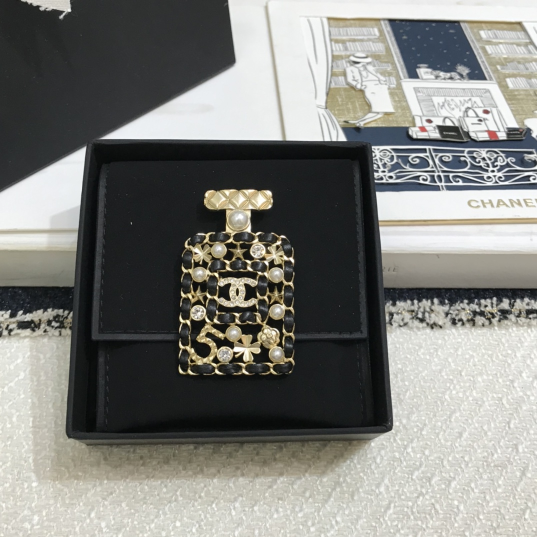 Chanel Brooch Pearl Black L
