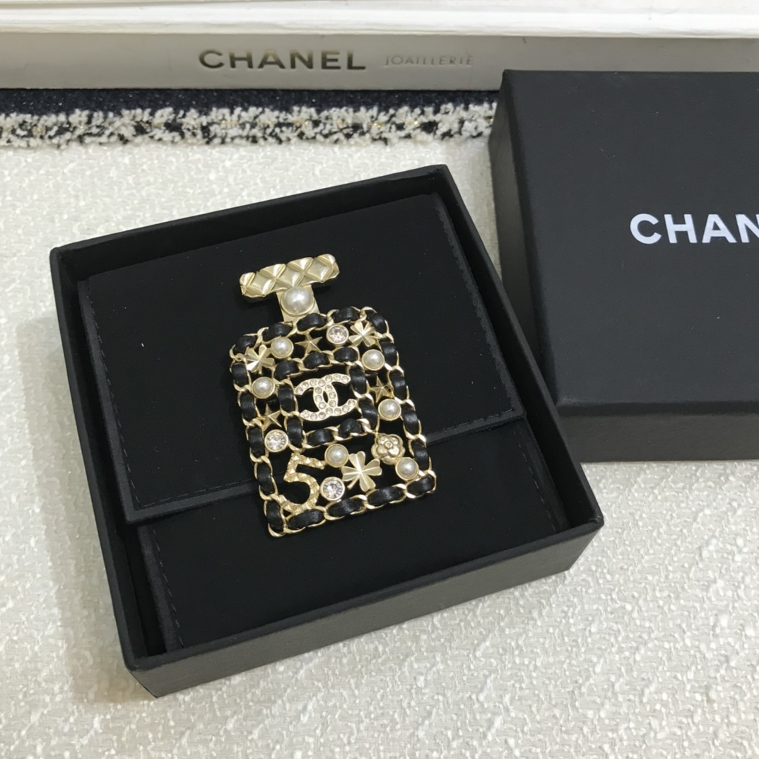 Chanel Brooch Pearl Black L