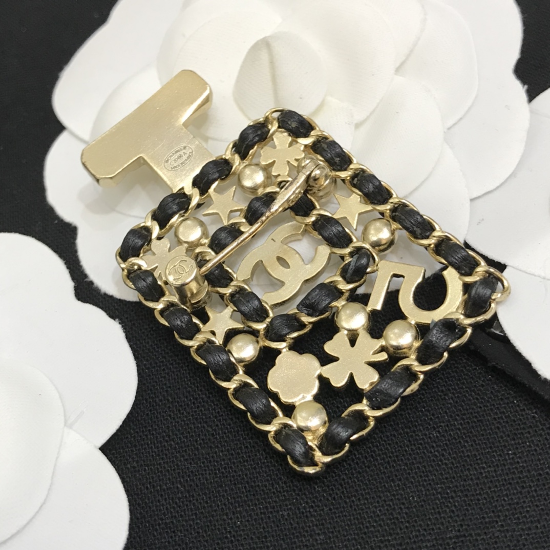 Chanel Brooch Pearl Black L