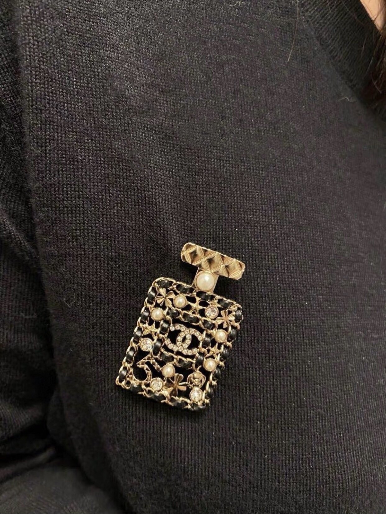 Chanel Brooch Pearl Black L