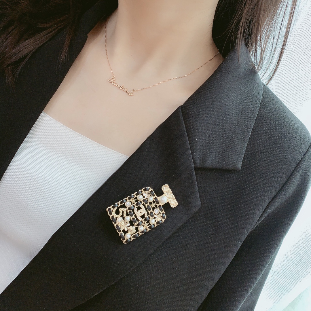 Chanel Brooch Pearl Black L
