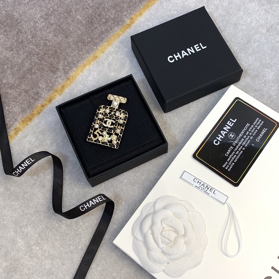 Chanel Brooch Pearl Black L