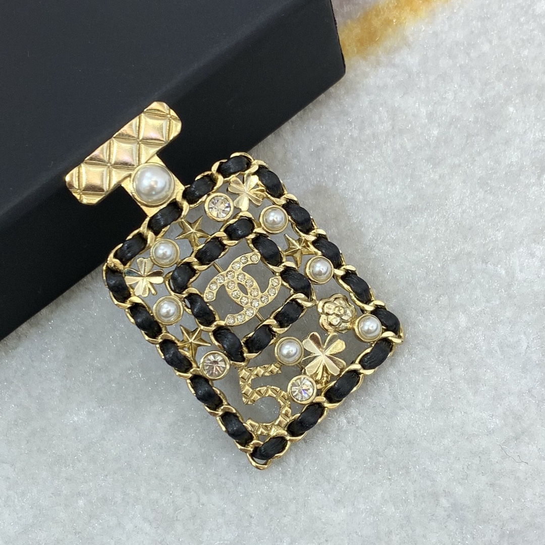 Chanel Brooch Pearl Black L