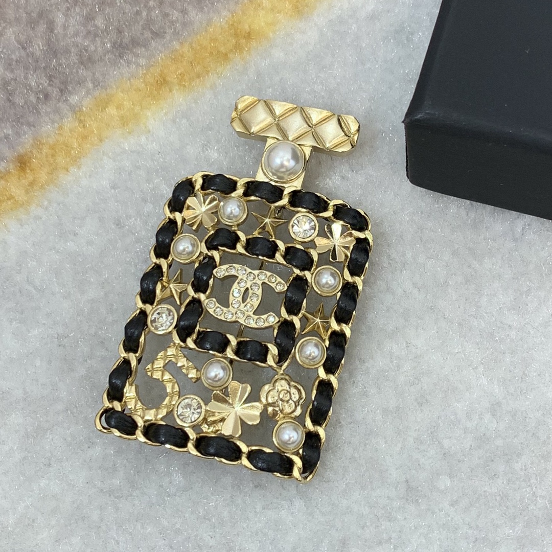 Chanel Brooch Pearl Black L
