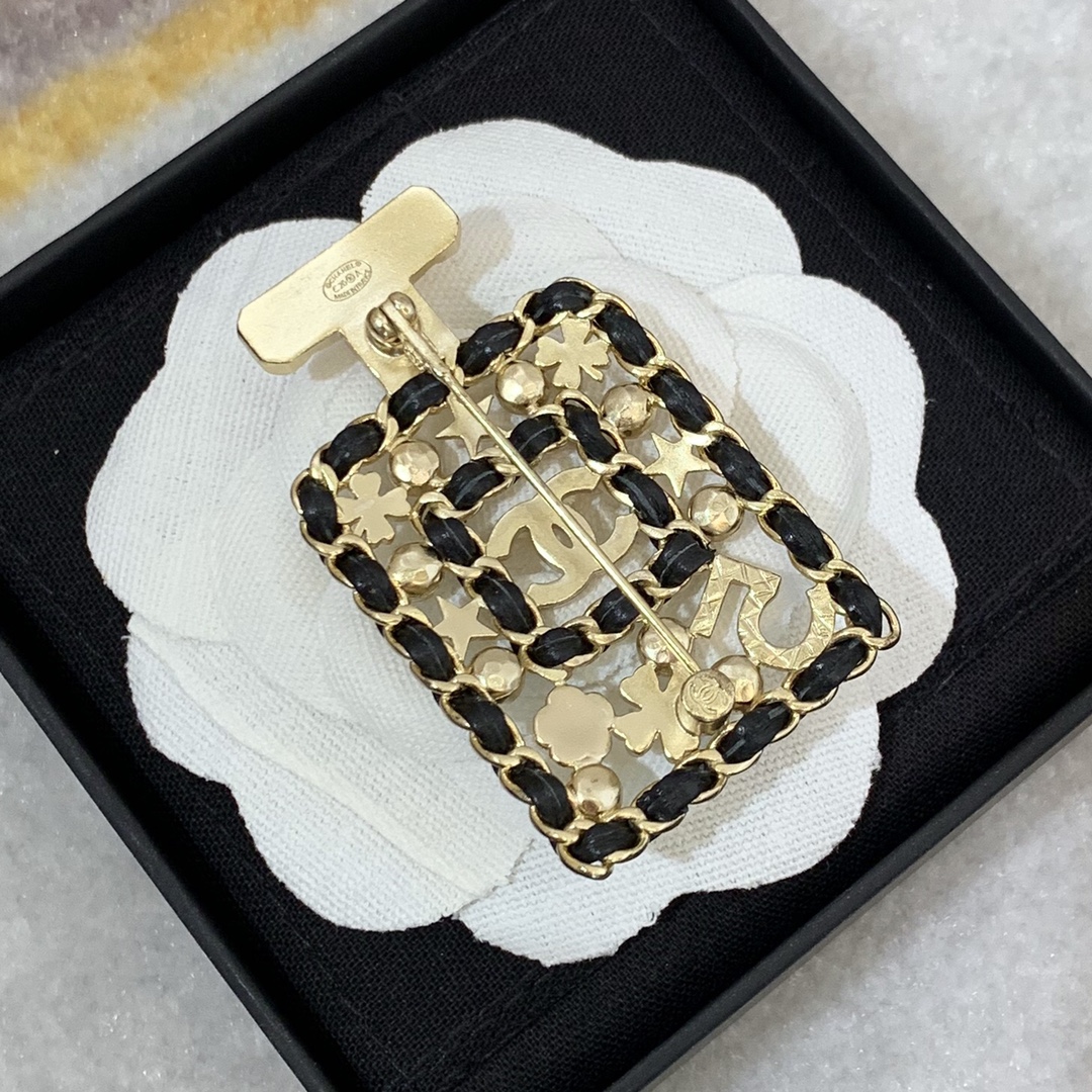 Chanel Brooch Pearl Black L