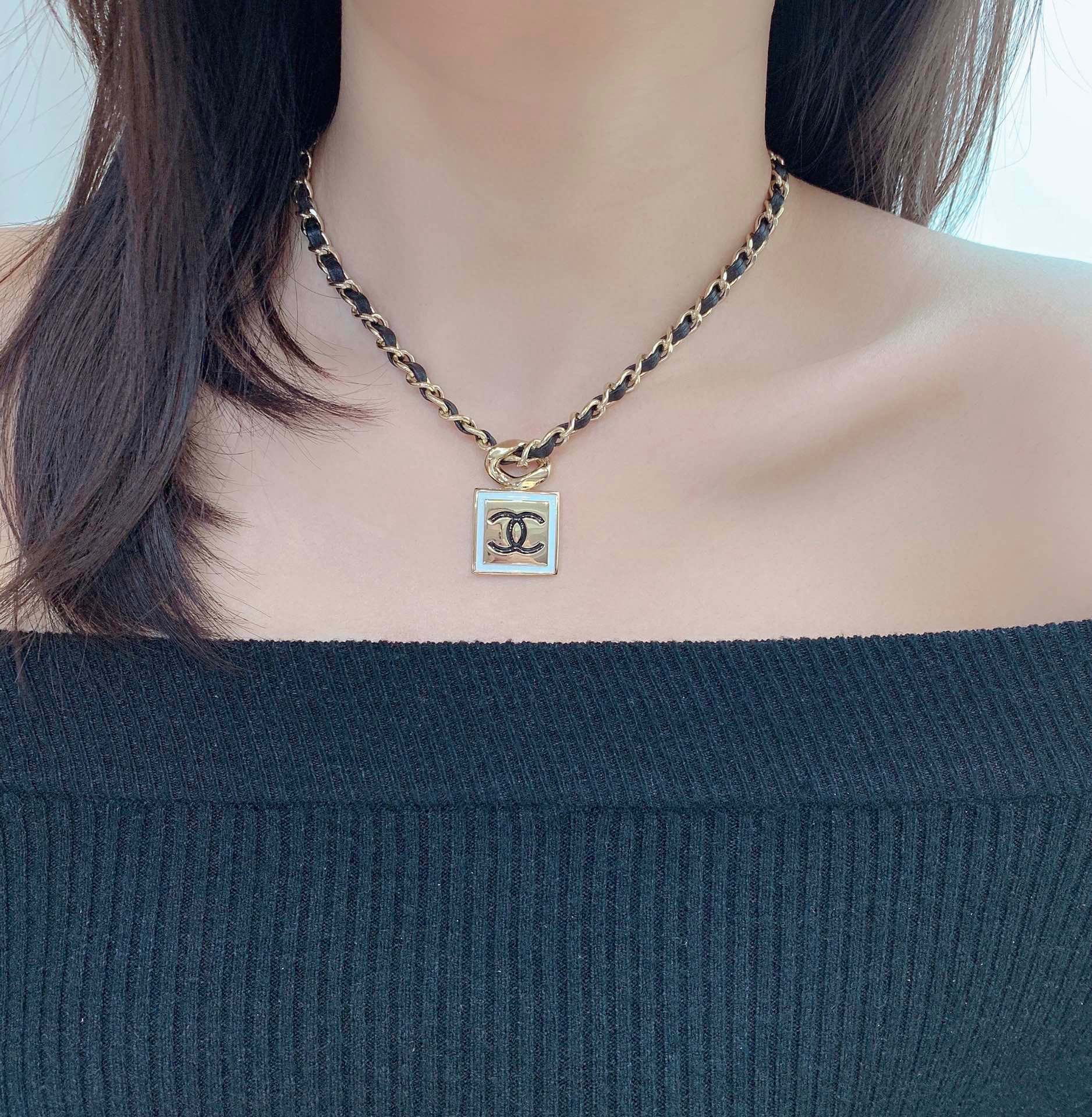 Chanel Necklace Gold L