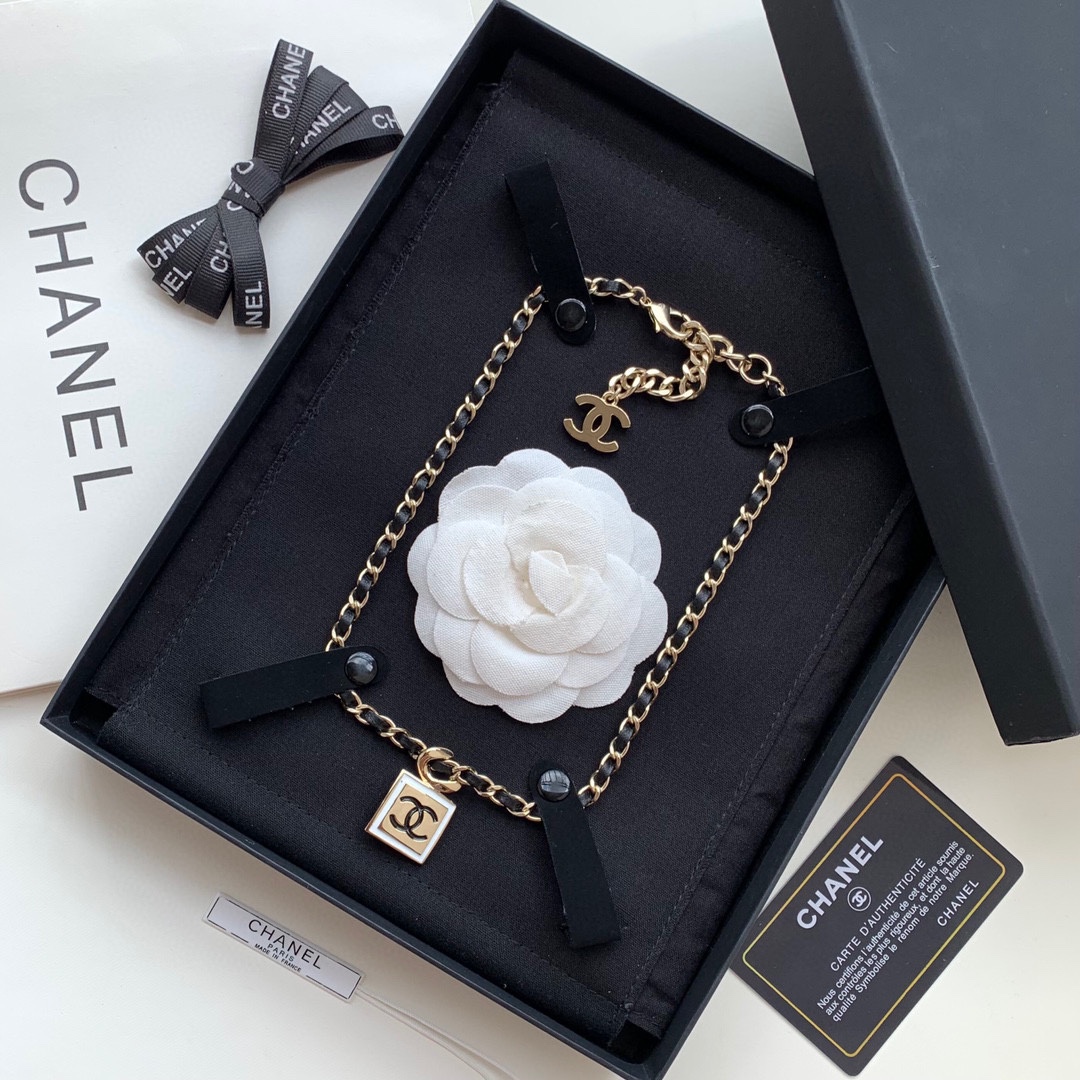 Chanel Necklace Gold L