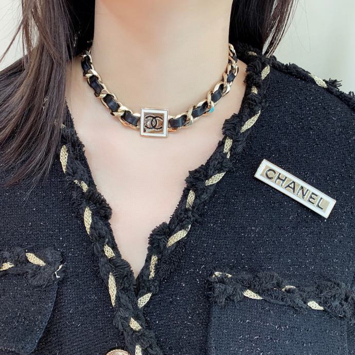 Chanel Necklace Gold L