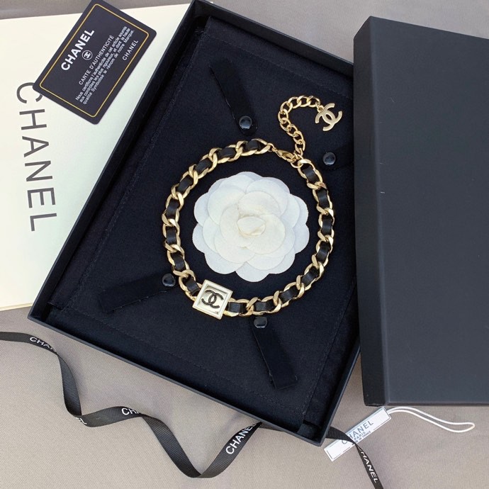 Chanel Necklace Gold L
