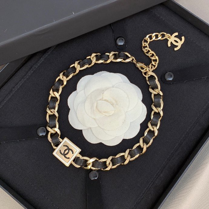 Chanel Necklace Gold L