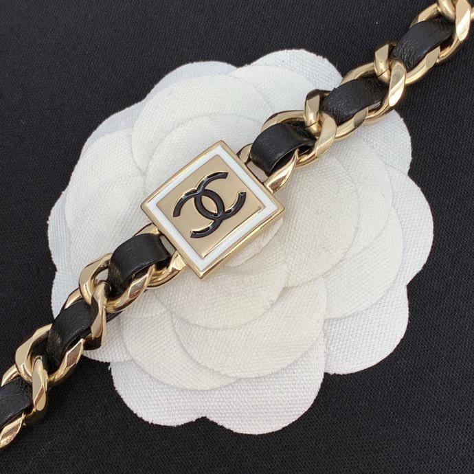 Chanel Necklace Gold L