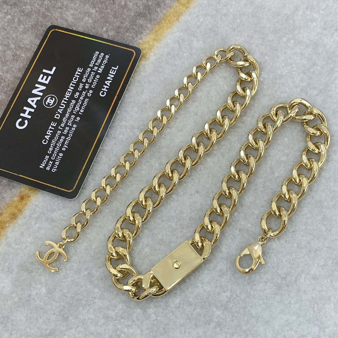 Chanel Necklace Inlaid L