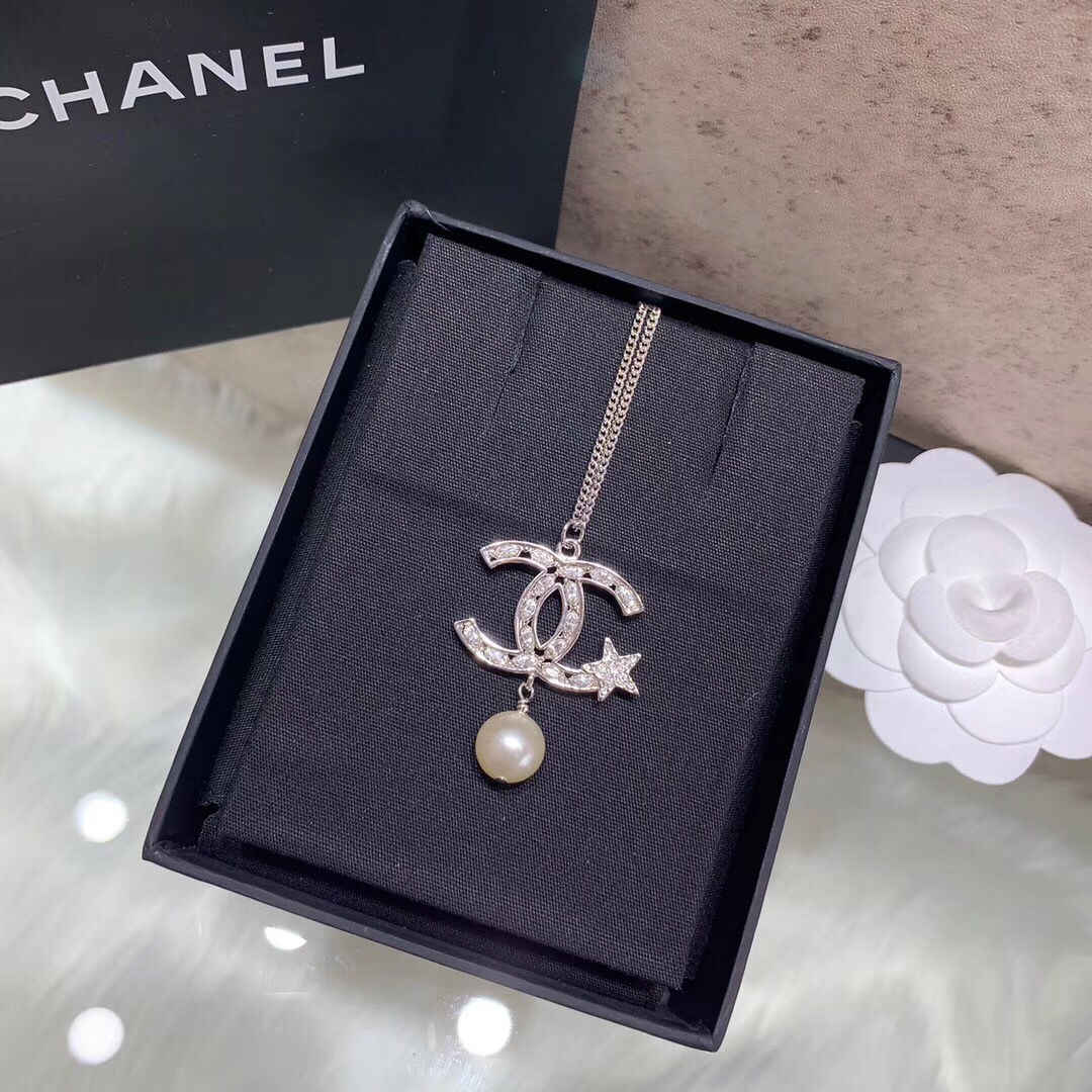 Chanel Necklace Gold L