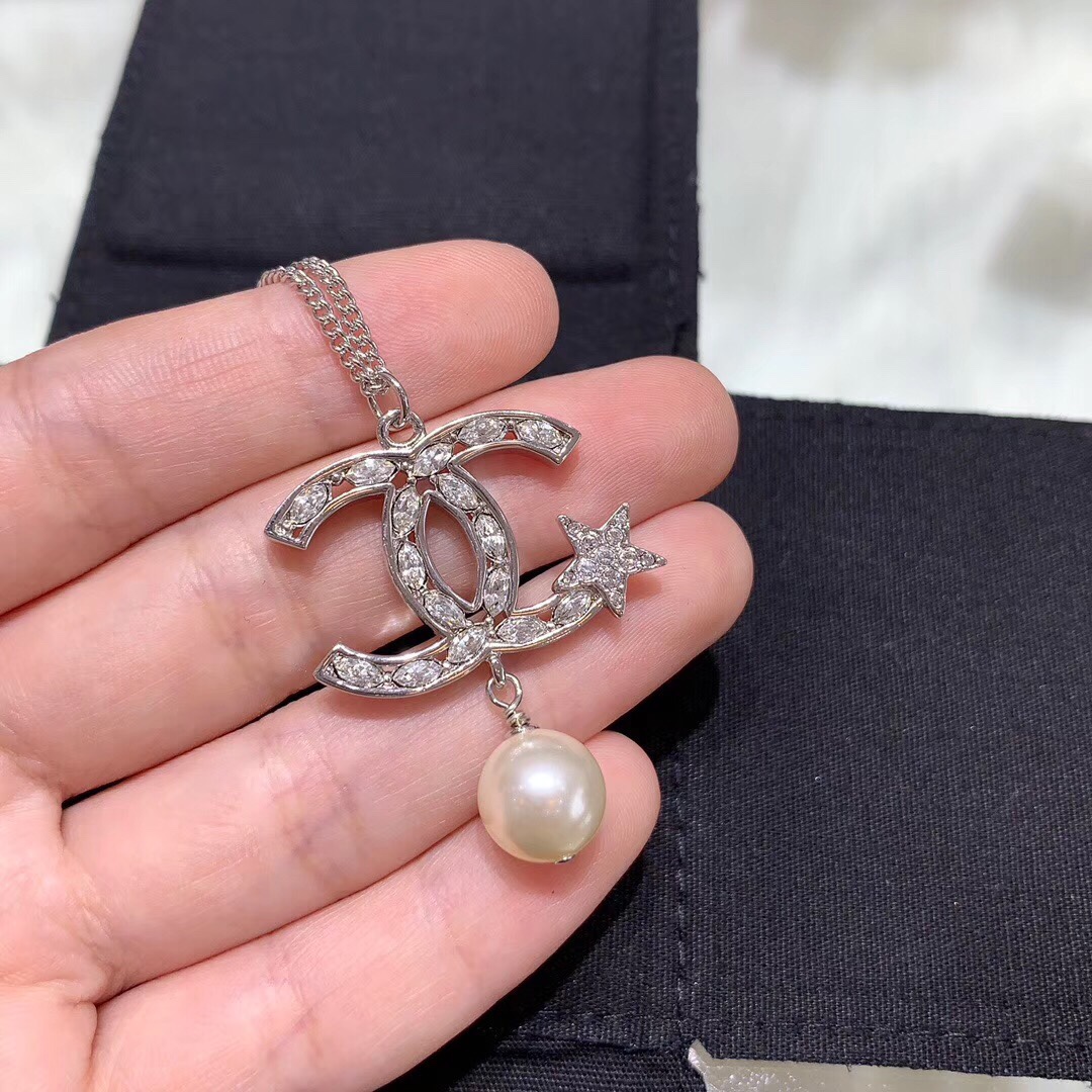 Chanel Necklace Gold L