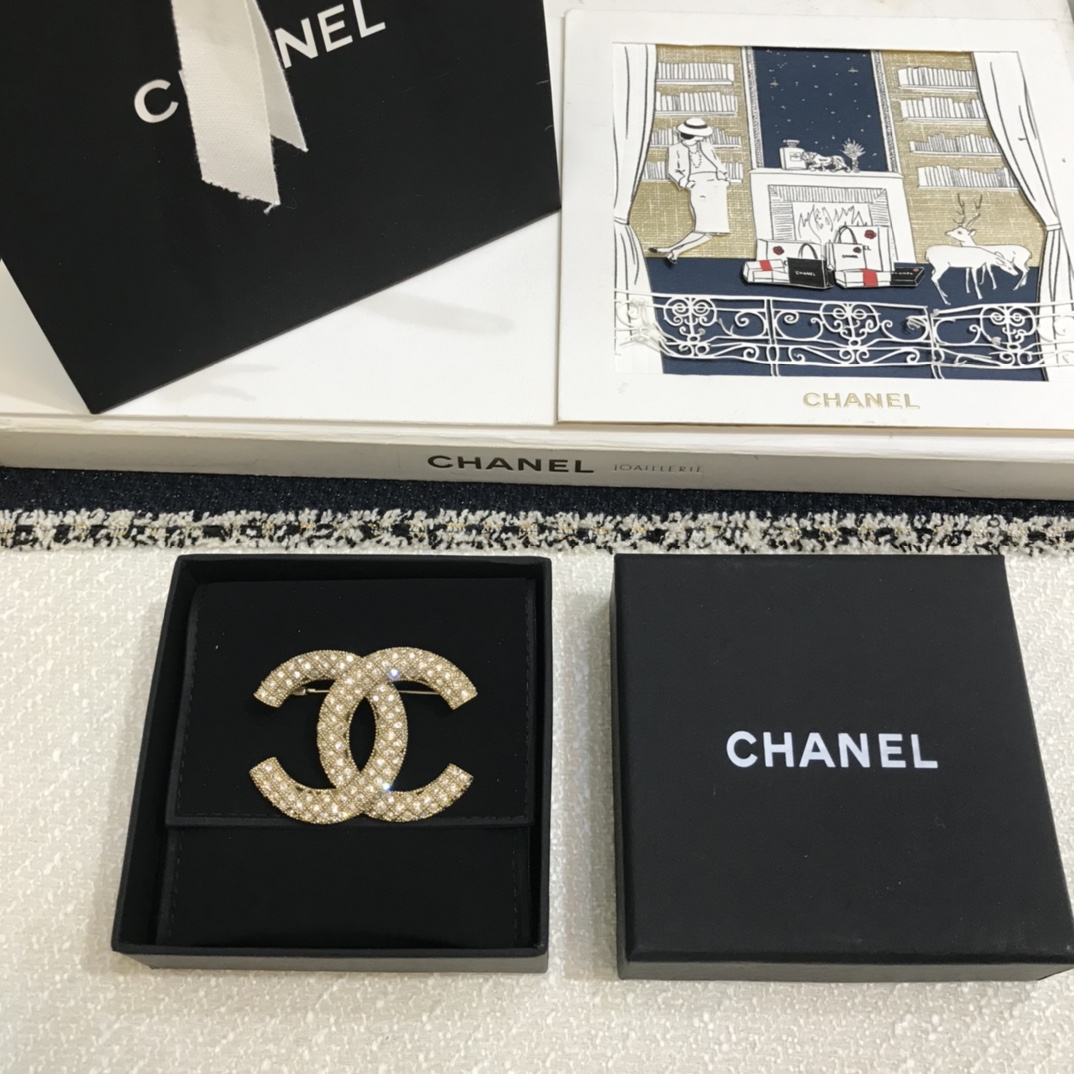 Chanel Brooch L
