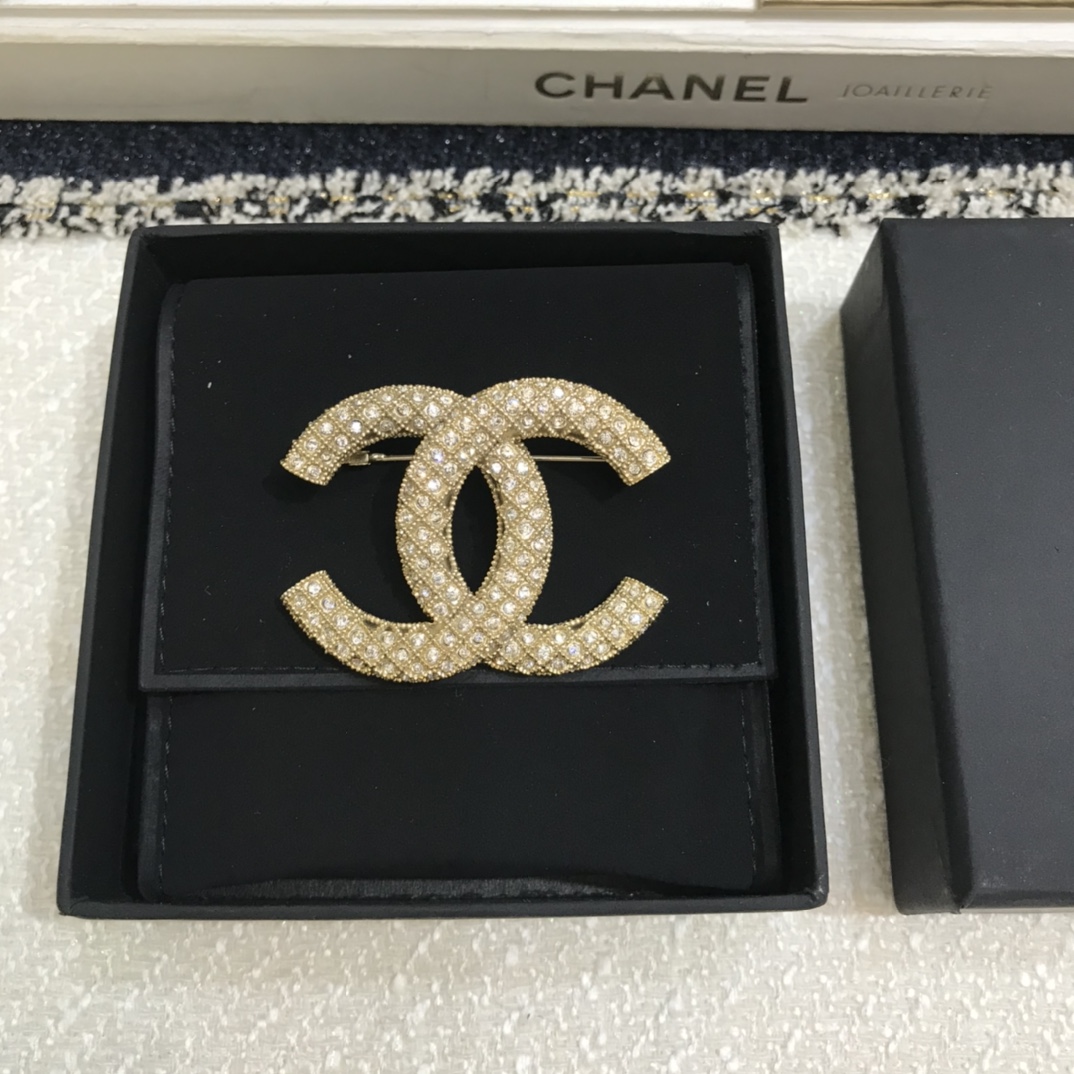 Chanel Brooch L