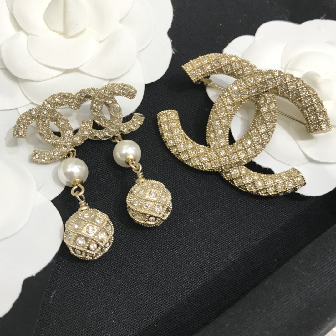 Chanel Brooch L