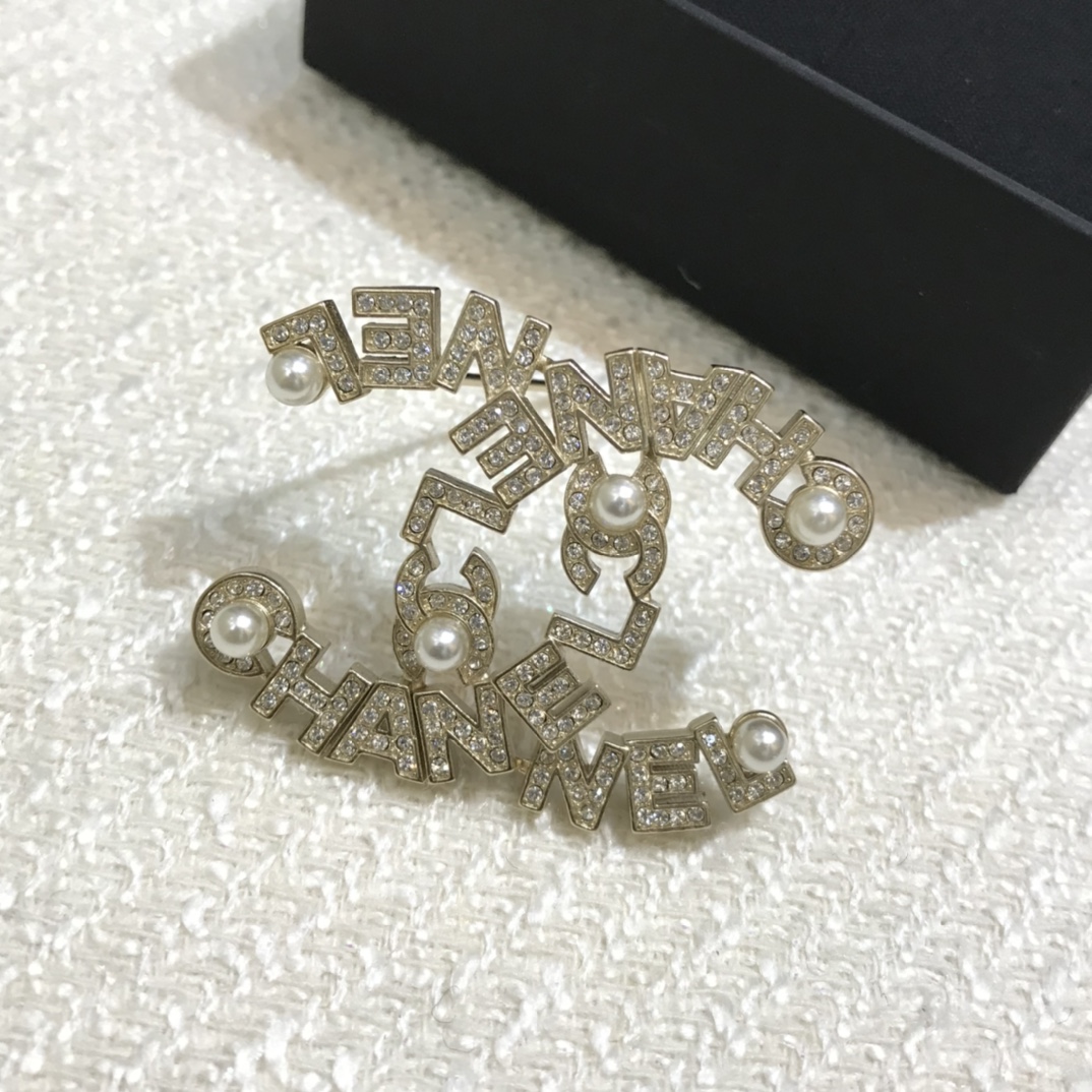 Chanel Brooch Pearl Inlaid L
