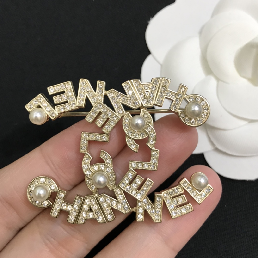 Chanel Brooch Pearl Inlaid L