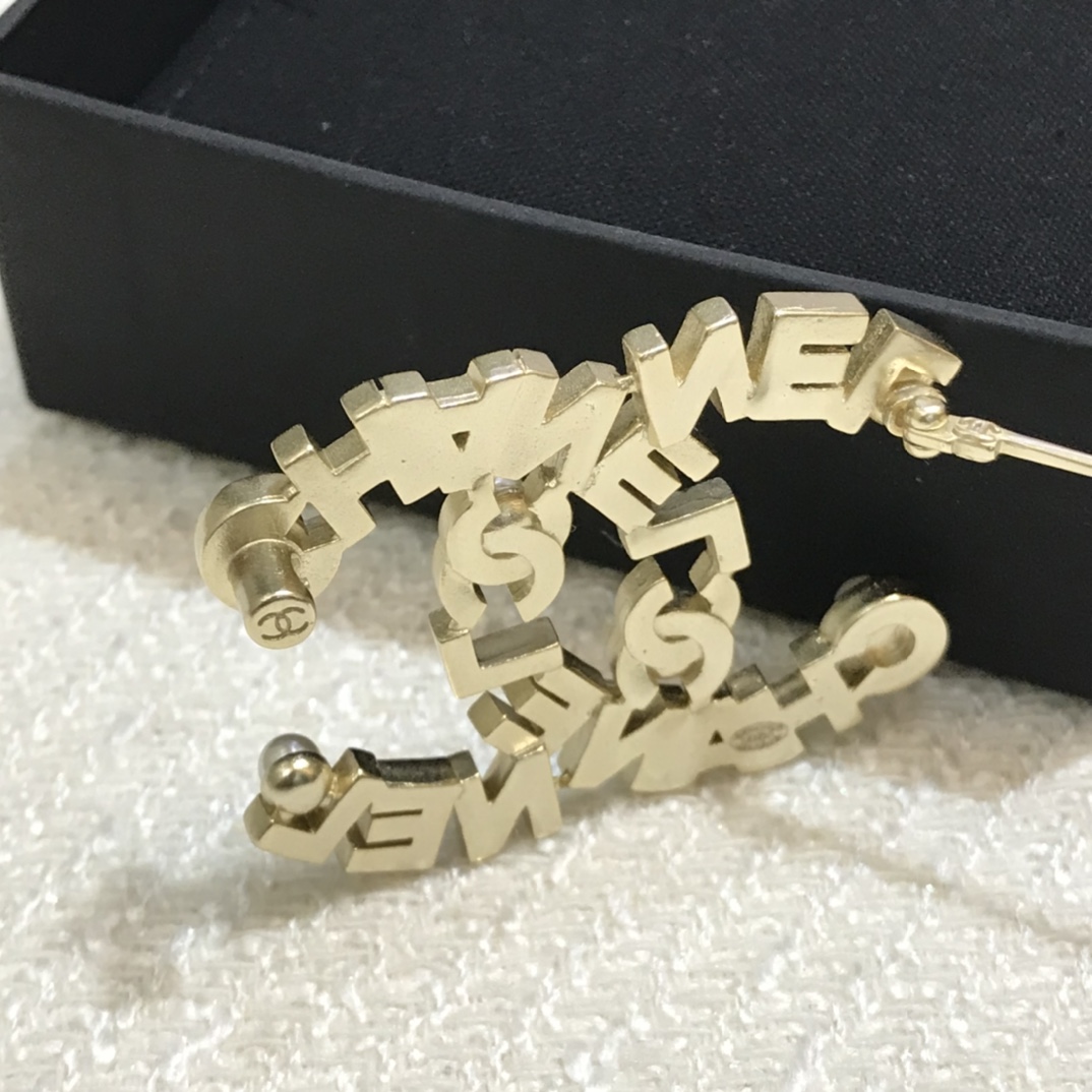 Chanel Brooch Pearl Inlaid L