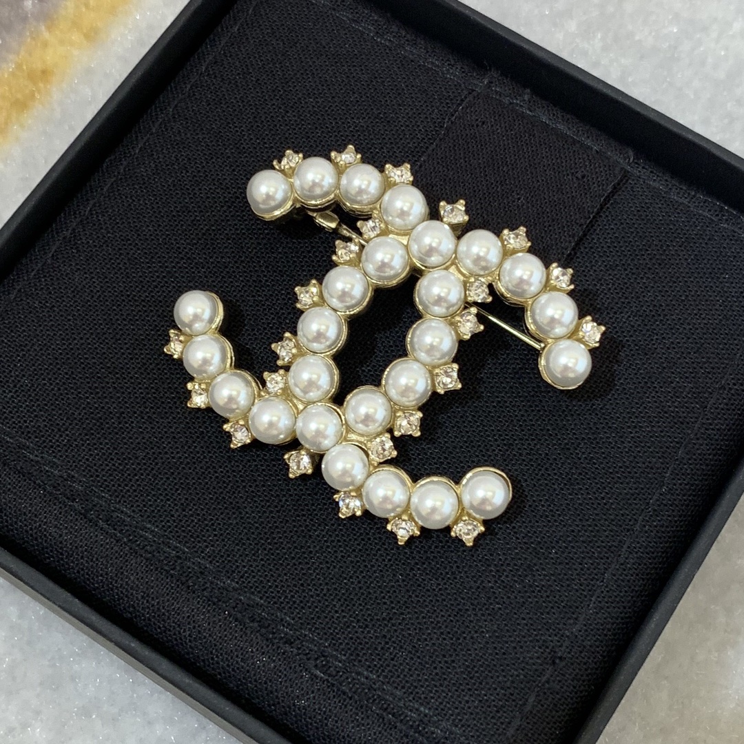 Chanel Brooch Pearl Gold L