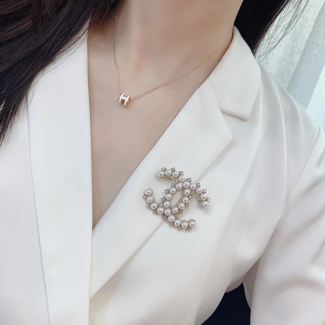 Chanel Brooch Pearl Gold L