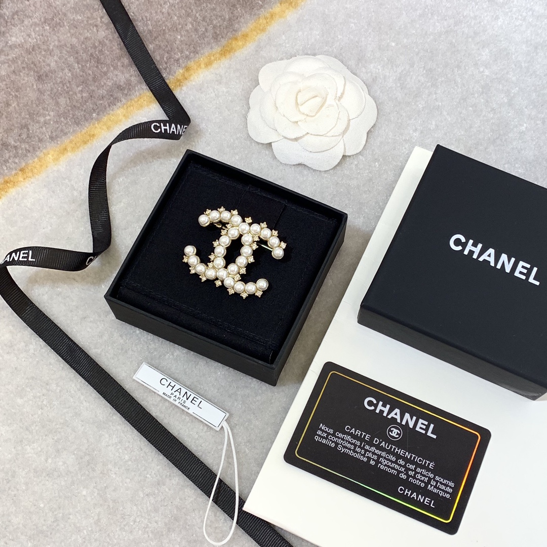 Chanel Brooch Pearl Gold L