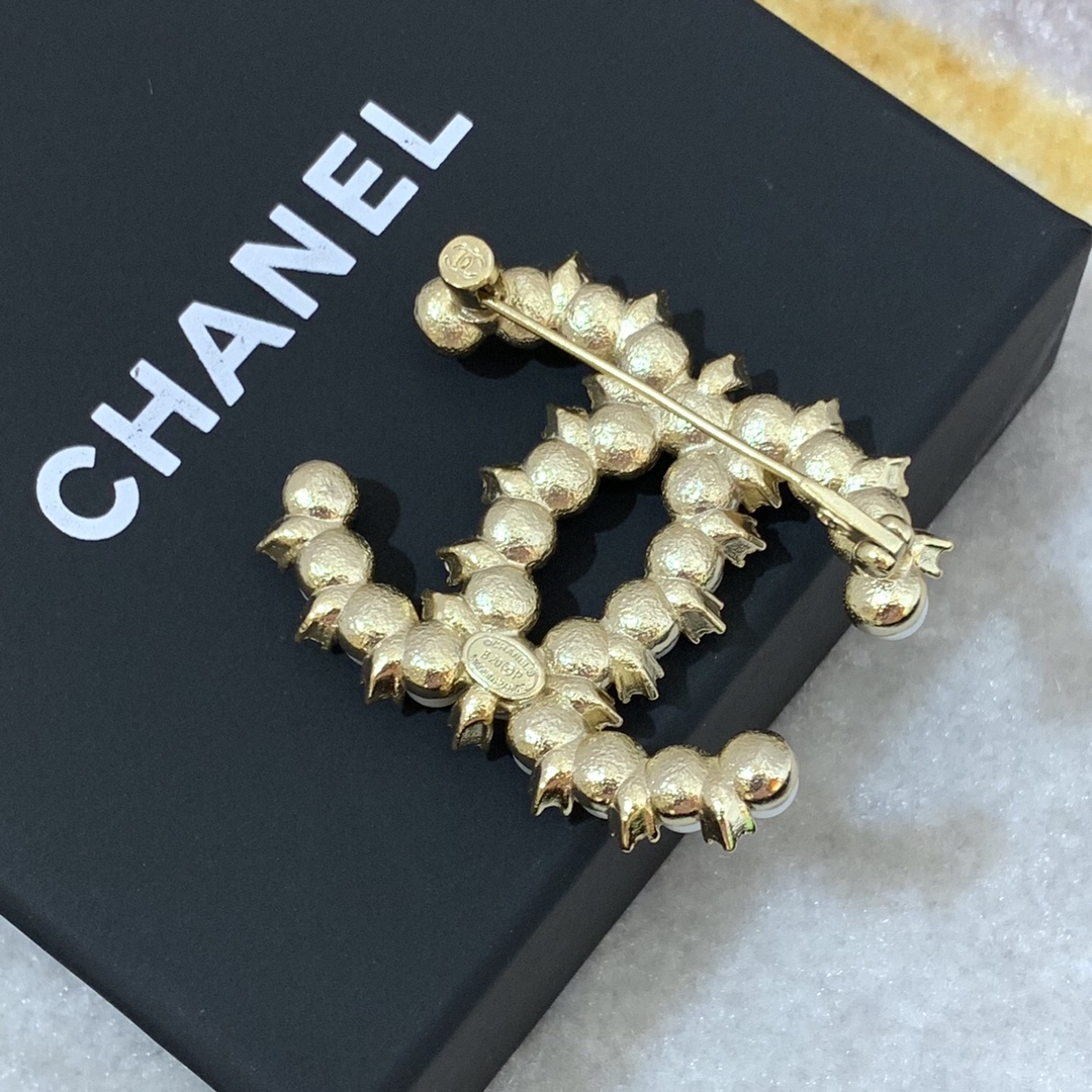 Chanel Brooch Pearl Gold L