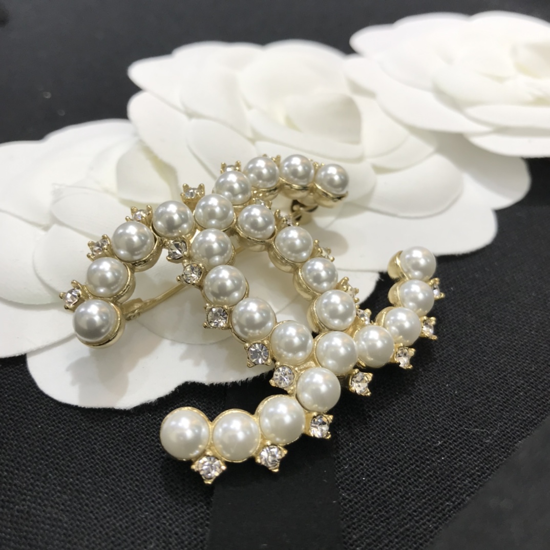 Chanel Brooch Pearl Gold L